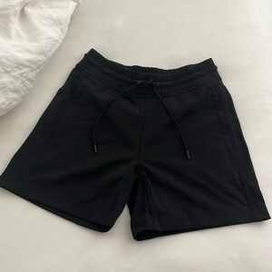 Aritzia black TNA action shorts